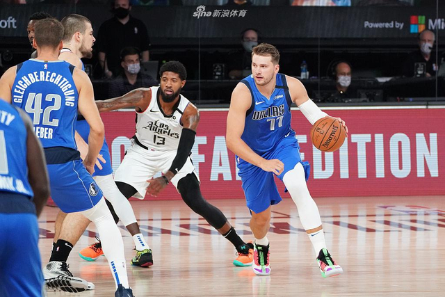 被判越位 被判越位